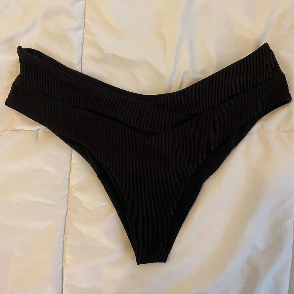 Black v cross cut bikini bottoms